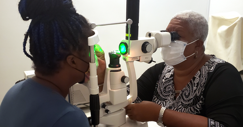 Keeler slit lamp donation to dominica